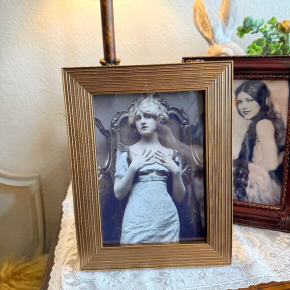 3 Vintage Frames with Beautiful Women from the 1920's - Picture 9 of 15